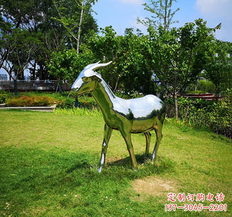 辽阳不锈钢公园动物镜面羊雕塑