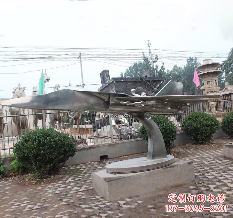 辽阳不锈钢飞机雕塑——一种象征着力量与和平的艺术品