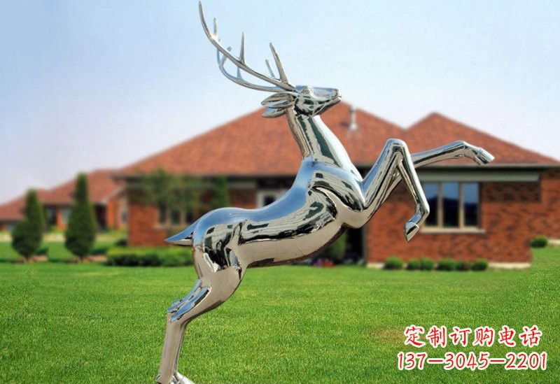 辽阳梅花鹿雕塑 镜面反射着璀璨美景
