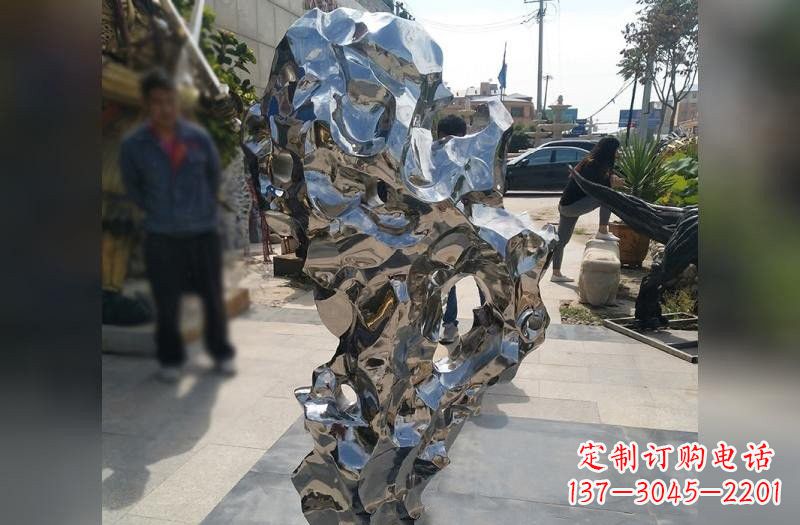 辽阳太湖石雕塑——点缀不锈钢公园