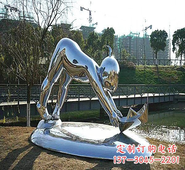 辽阳不锈钢公园里的儿童雕塑