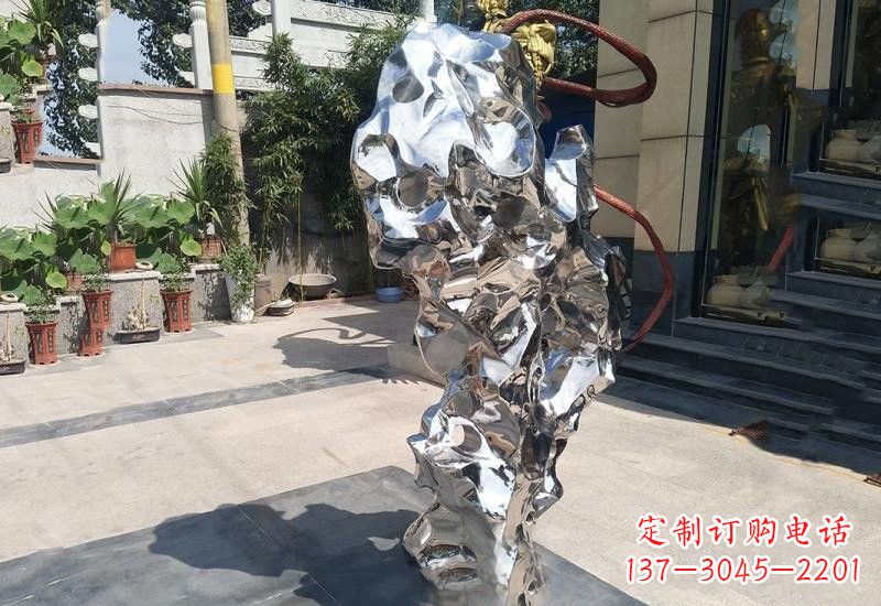 辽阳太湖石雕塑传承中华文化精髓