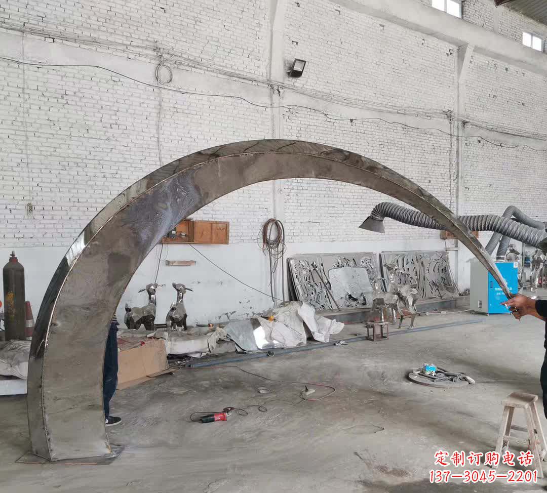 辽阳不锈钢拱门半圆雕塑