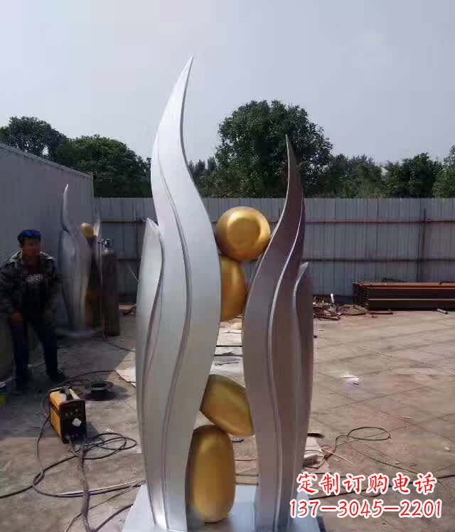 辽阳不锈钢广场翅膀雕塑1