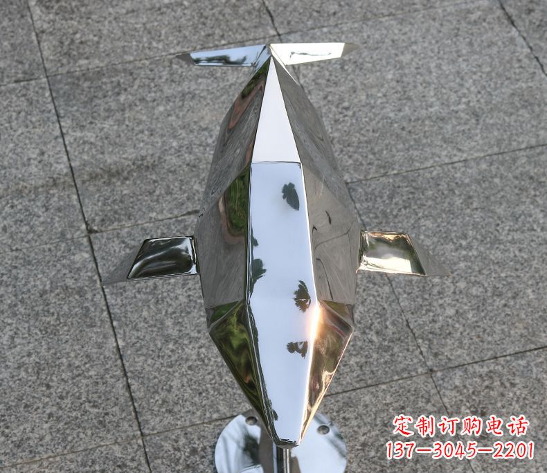 辽阳海豚雕塑令不锈钢广场更加灿烂