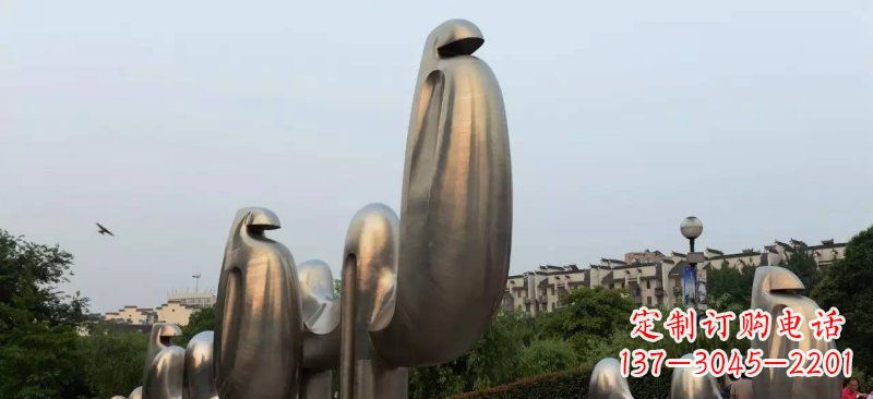 辽阳不锈钢广场上的骆驼雕塑