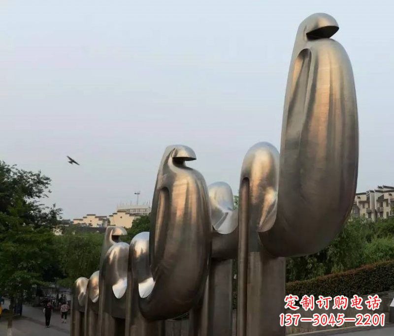 辽阳不锈钢骆驼雕塑给城市增添新魅力