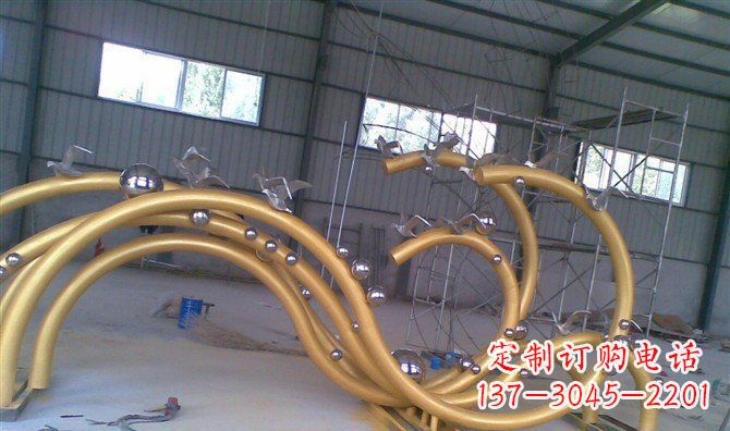 辽阳海鸥景观以不锈钢雕塑点亮海岸