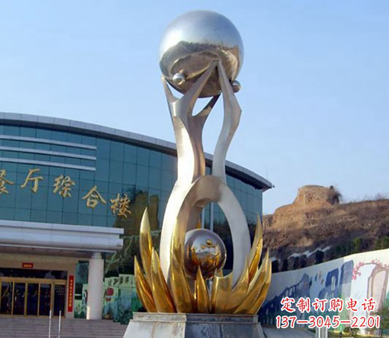 辽阳不锈钢荷叶托球雕塑艺术之美