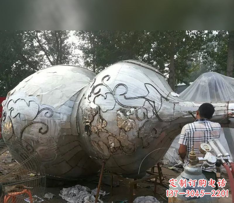 辽阳不锈钢葫芦雕塑精美绝伦