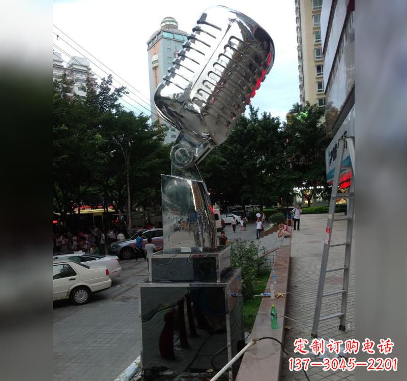 辽阳不锈钢话筒雕塑2