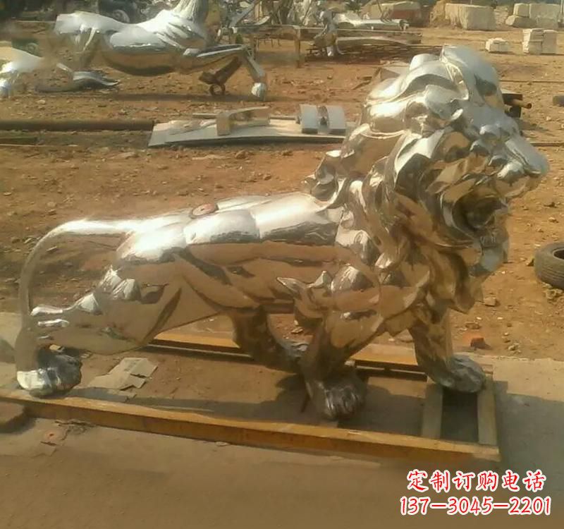 辽阳不锈钢狮子雕塑给空间增添生机