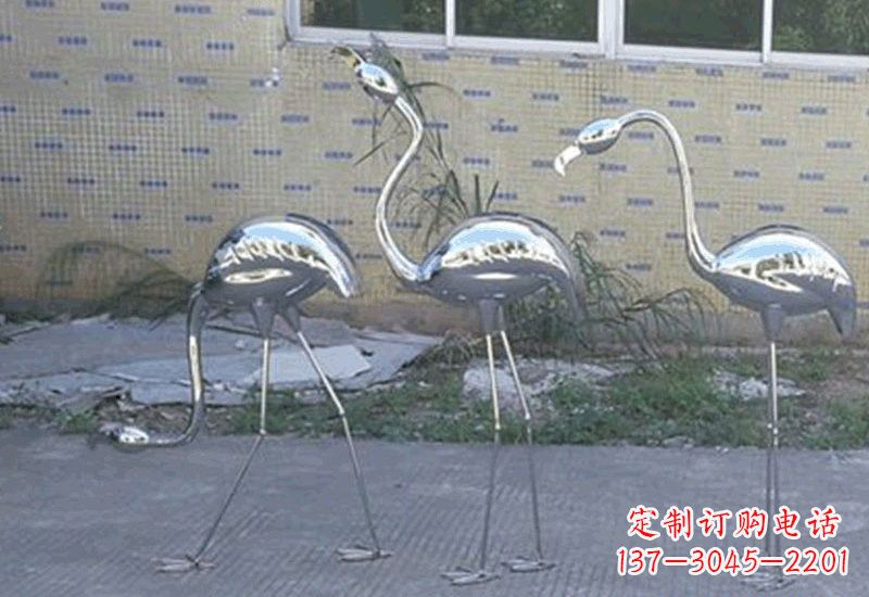 辽阳不锈钢火烈鸟雕塑给人以美好的视觉享受