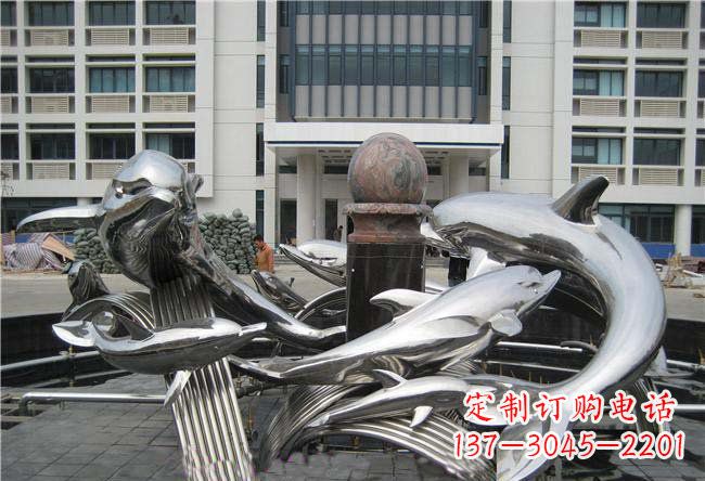 辽阳海豚雕塑融合浪漫和优雅