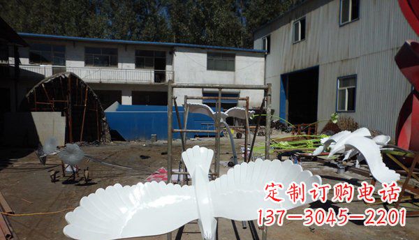 辽阳不锈钢老鹰雕塑美丽的象征