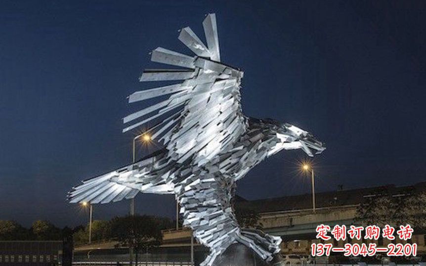 辽阳金色老鹰展翅飞翔——不锈钢老鹰抓球广场景观雕塑
