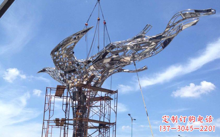 辽阳不锈钢镂空鸽子雕塑美丽的象征