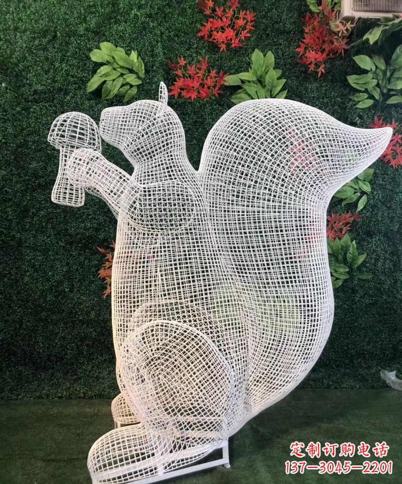 辽阳不锈钢松鼠雕塑展现自然的美