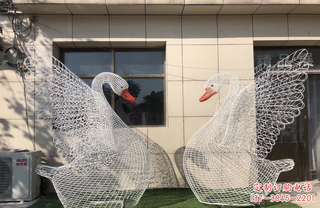 辽阳不锈钢镂空天鹅雕塑象征着美丽的永恒