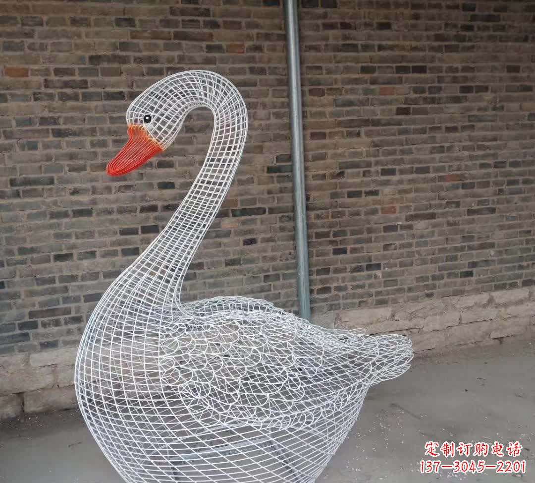 辽阳不锈钢镂空天鹅雕塑精美而优雅