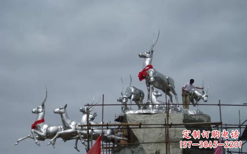 辽阳不锈钢鹿群动物景观雕塑