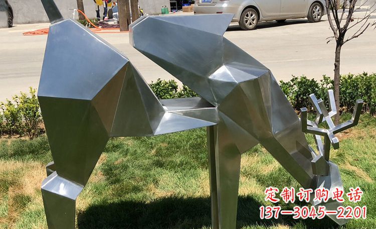 辽阳不锈钢梅花鹿雕塑给公园带来美丽风景