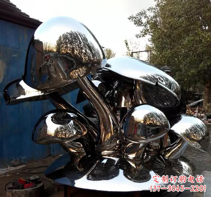 辽阳不锈钢蘑菇雕塑给空间增添活力