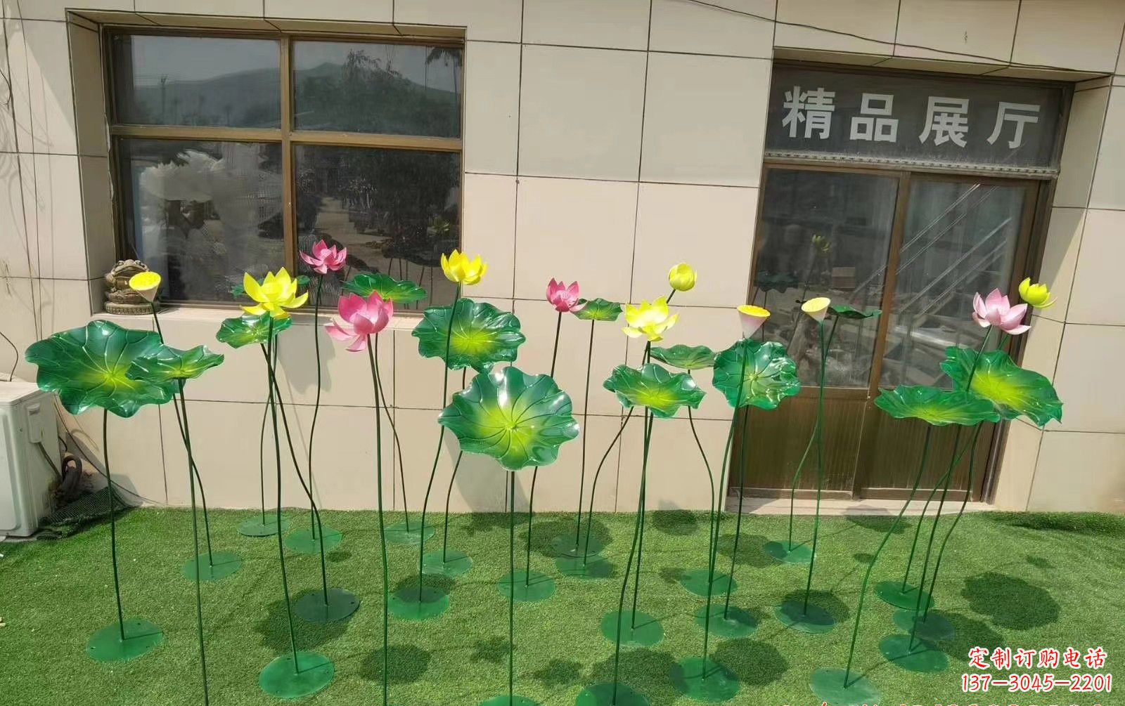 辽阳不锈钢荷花雕塑给景观增添美感