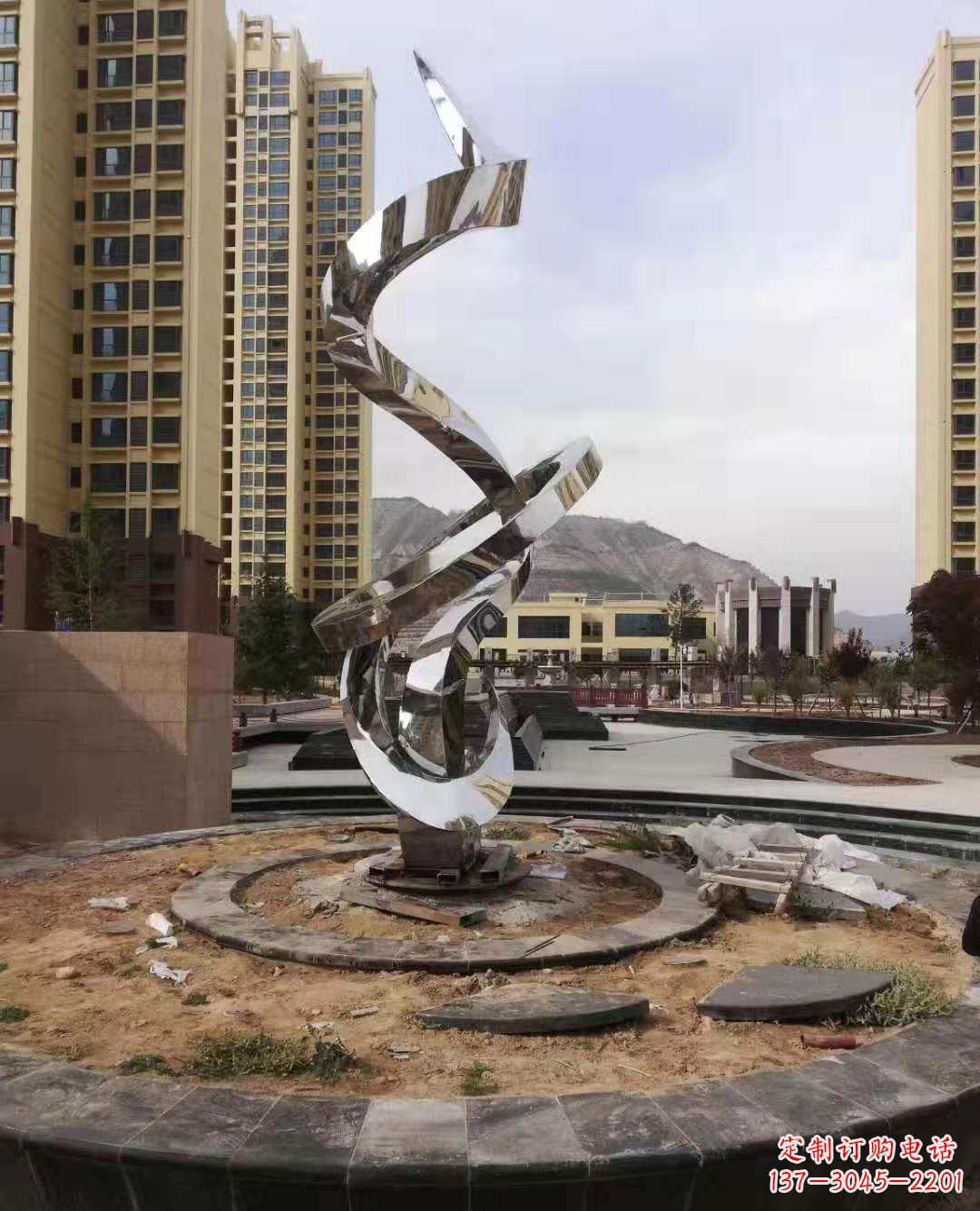 辽阳飘带雕塑美化城市空间的艺术