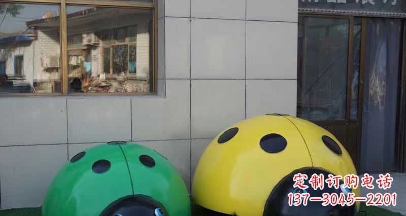 辽阳不锈钢瓢虫雕塑精致而富有艺术感