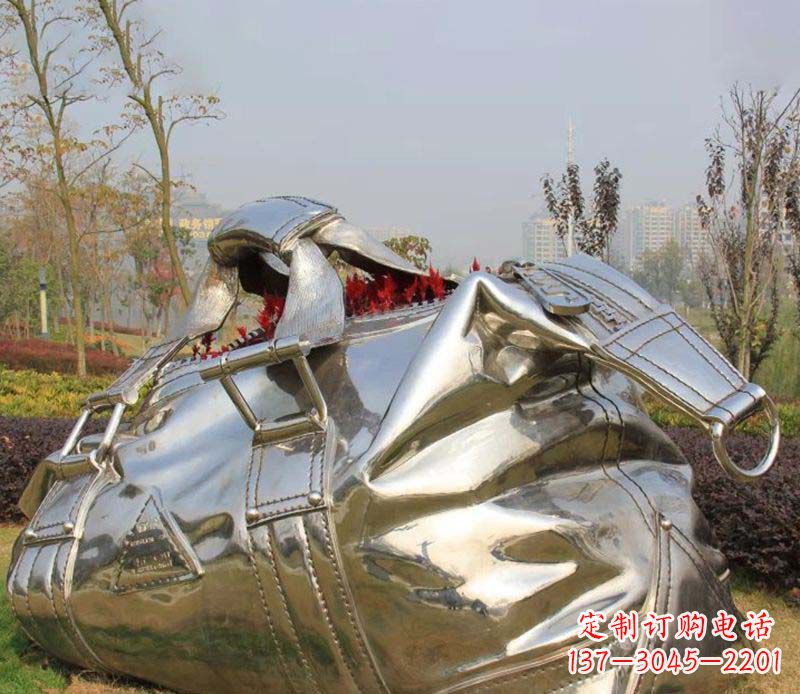 辽阳精美不锈钢手提包雕塑