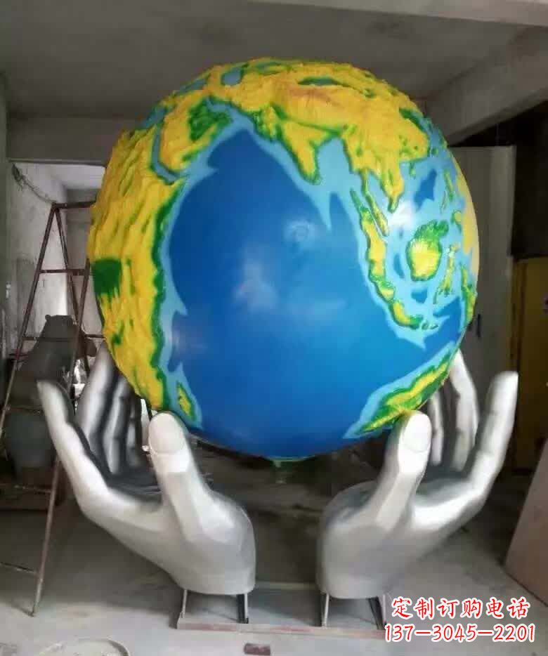 辽阳不锈钢手托地球雕塑精美的艺术作品