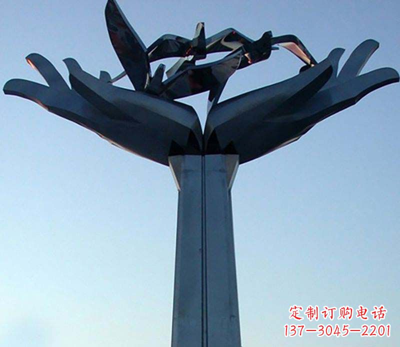 辽阳不锈钢手托鸽子雕塑象征着和平与爱
