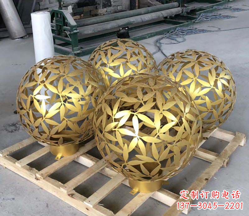 辽阳不锈钢树叶镂空球的美妙景观