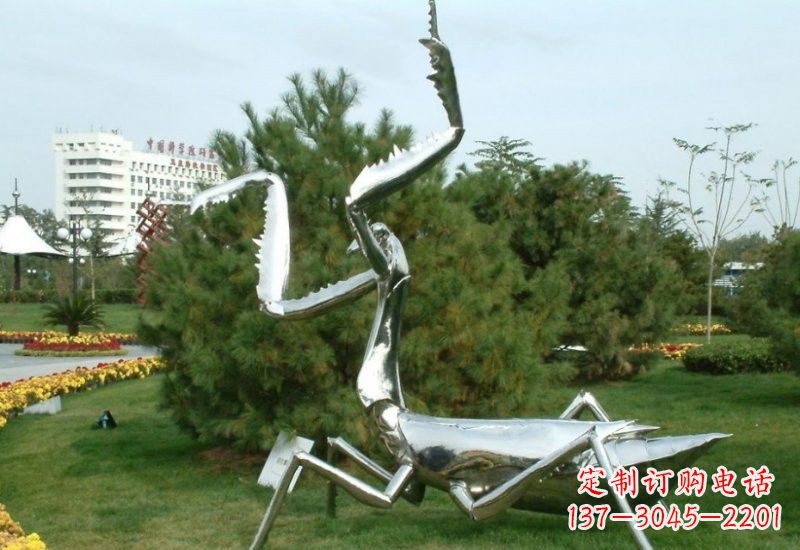 辽阳不锈钢螳螂雕塑2