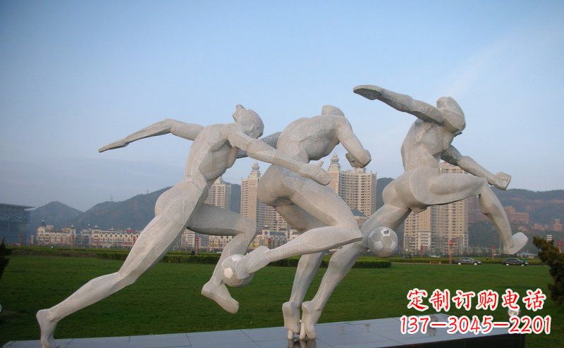 辽阳不锈钢踢足球的人物公园景观雕塑