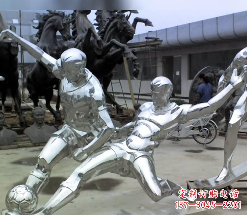 辽阳不锈钢踢足球的人物运动雕塑