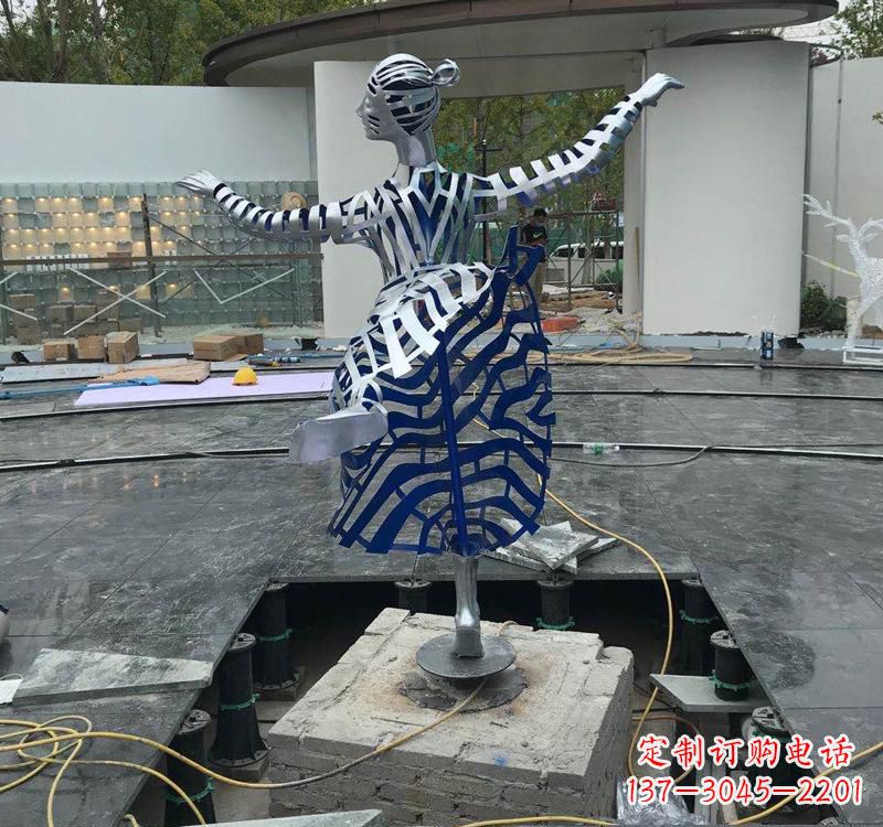 辽阳不锈钢女孩——精美雕塑