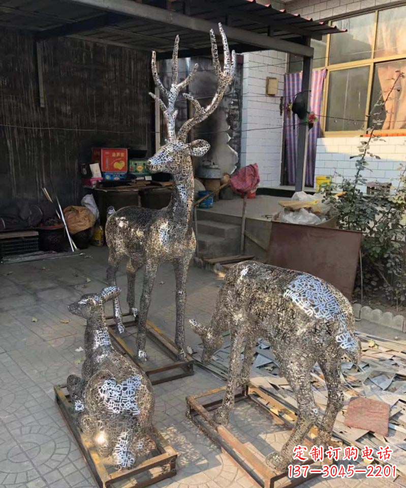 辽阳不锈钢庭院里的梅花鹿雕塑