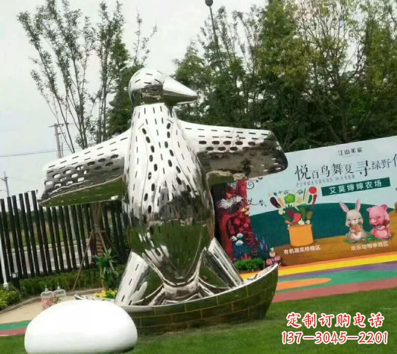 辽阳不锈钢现代动物企鹅雕塑