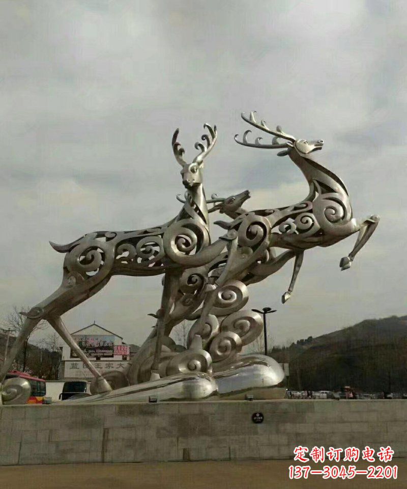 辽阳梅花鹿雕塑——祥云梅花鹿广场的标志