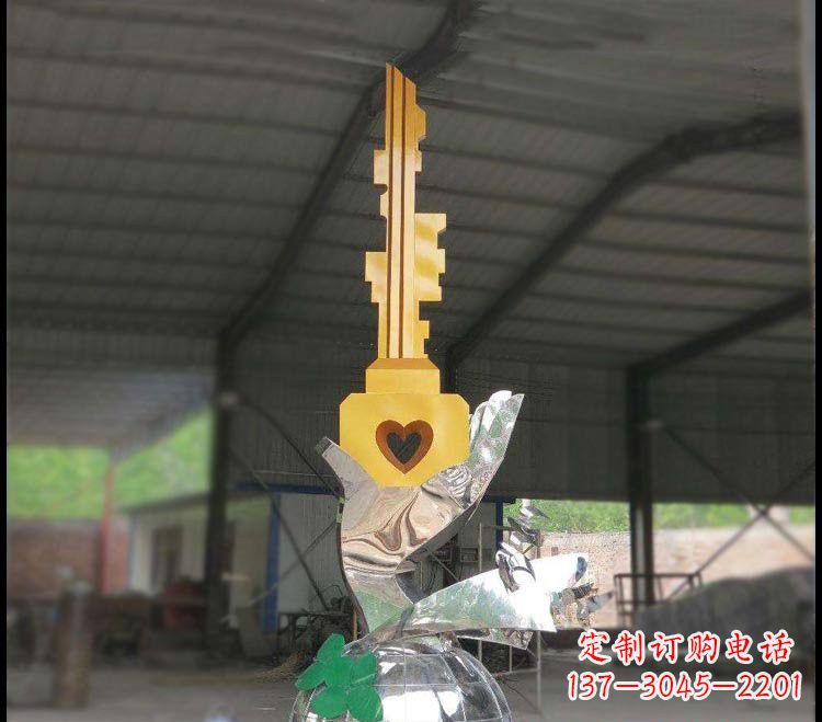 辽阳不锈钢校园手提钥匙雕塑