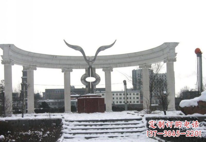辽阳雄鹰展翅——一件精美的不锈钢雕塑