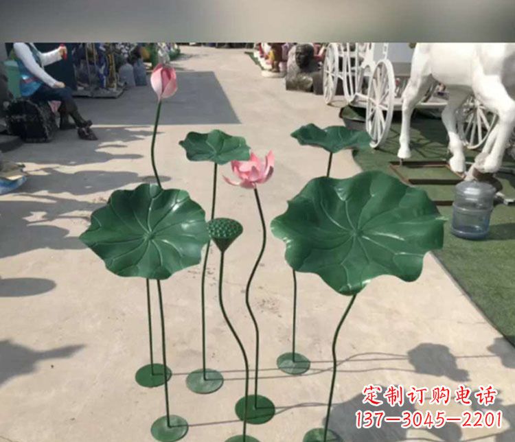 辽阳不锈钢荷花雕塑象征着美丽的永恒