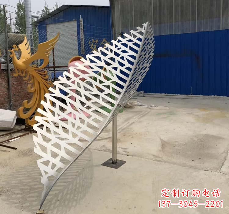 辽阳不锈钢园林树叶雕塑