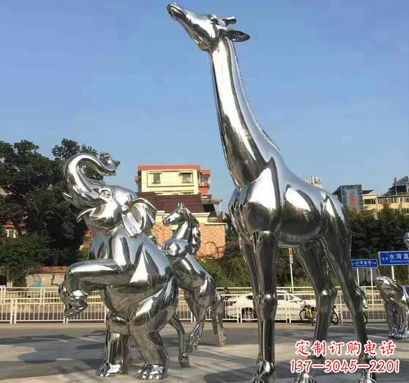 辽阳长颈鹿雕塑精美而优雅