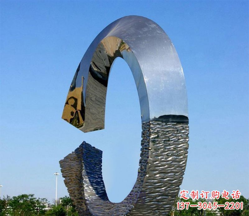 辽阳环绕着美好的景观雕塑