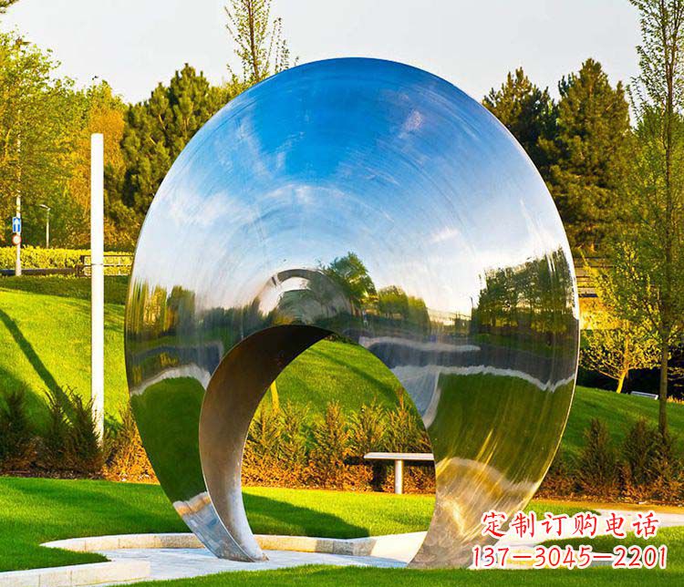 辽阳环环相扣的圆环雕塑