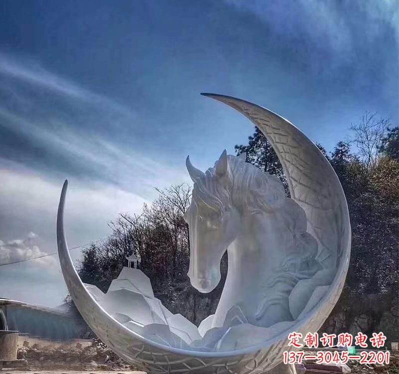 辽阳月亮的美丽缠绕——不锈钢月亮马雕塑