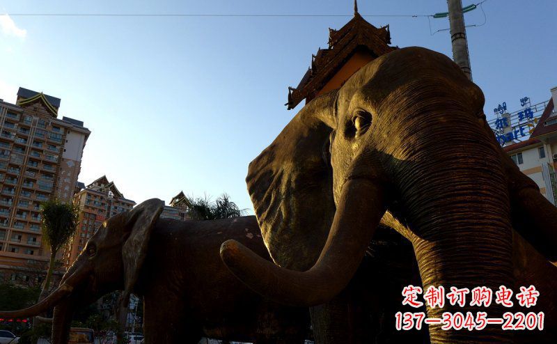 辽阳步行街上的大象雕塑——给街道带来活力